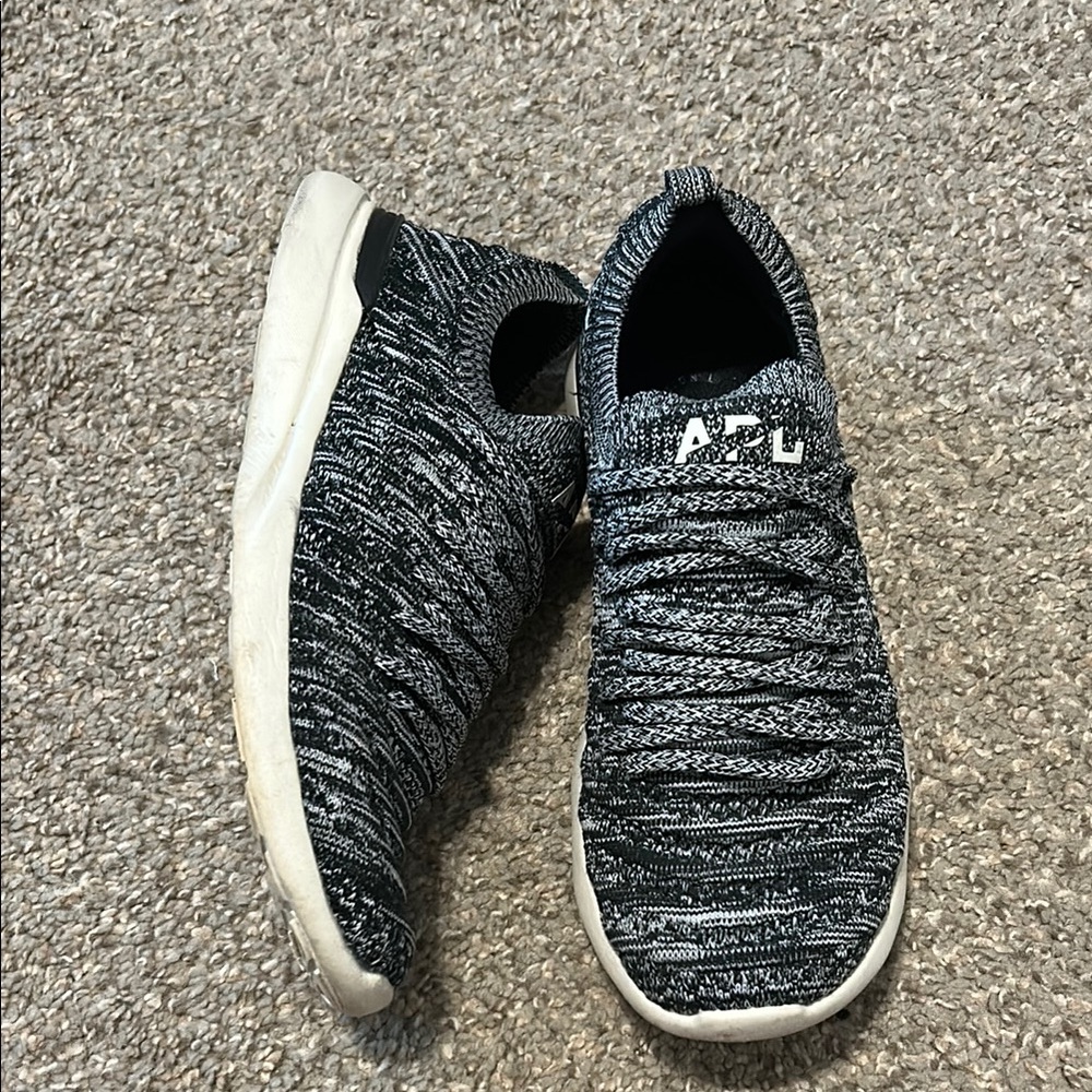 APL Techloom Wave used, good condition, size 7